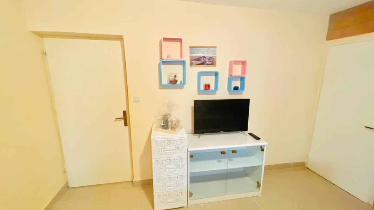 Colorful And Happy Apartment Sukosan - With Parking المظهر الخارجي الصورة