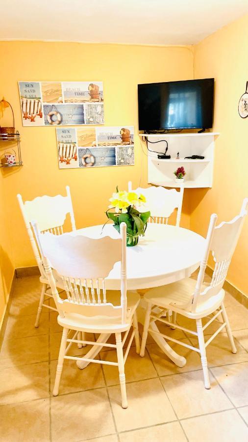 Colorful And Happy Apartment Sukosan - With Parking المظهر الخارجي الصورة