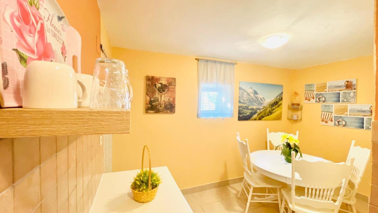 Colorful And Happy Apartment Sukosan - With Parking المظهر الخارجي الصورة